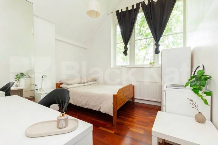 Available end of July- A modern, split level, four bedrooms two bathrooms apartment set in a very well maintained Victorian conversion Broadhurst Gardens, London, NW6,  London