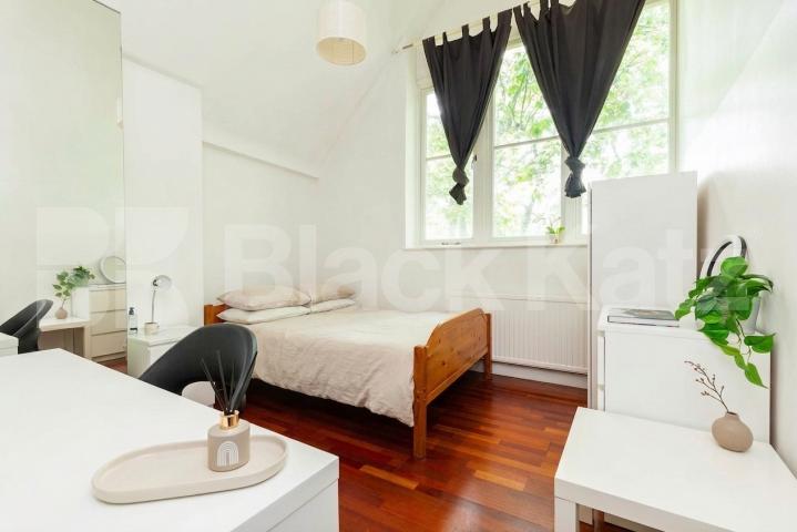 Available end of July- A modern, split level, four bedrooms two bathrooms apartment set in a very well maintained Victorian conversion Broadhurst Gardens, London, NW6,  London