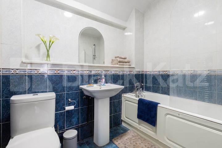 Available end of July- A modern, split level, four bedrooms two bathrooms apartment set in a very well maintained Victorian conversion Broadhurst Gardens, London, NW6,  London