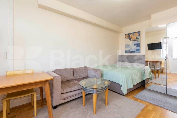 We are pleased to present this modern studio apartment in the heart of Cricklewood that benefits from its own entrance Hendon Way, London, NW2 (Inclusive of Wifi, water and hot water),  London