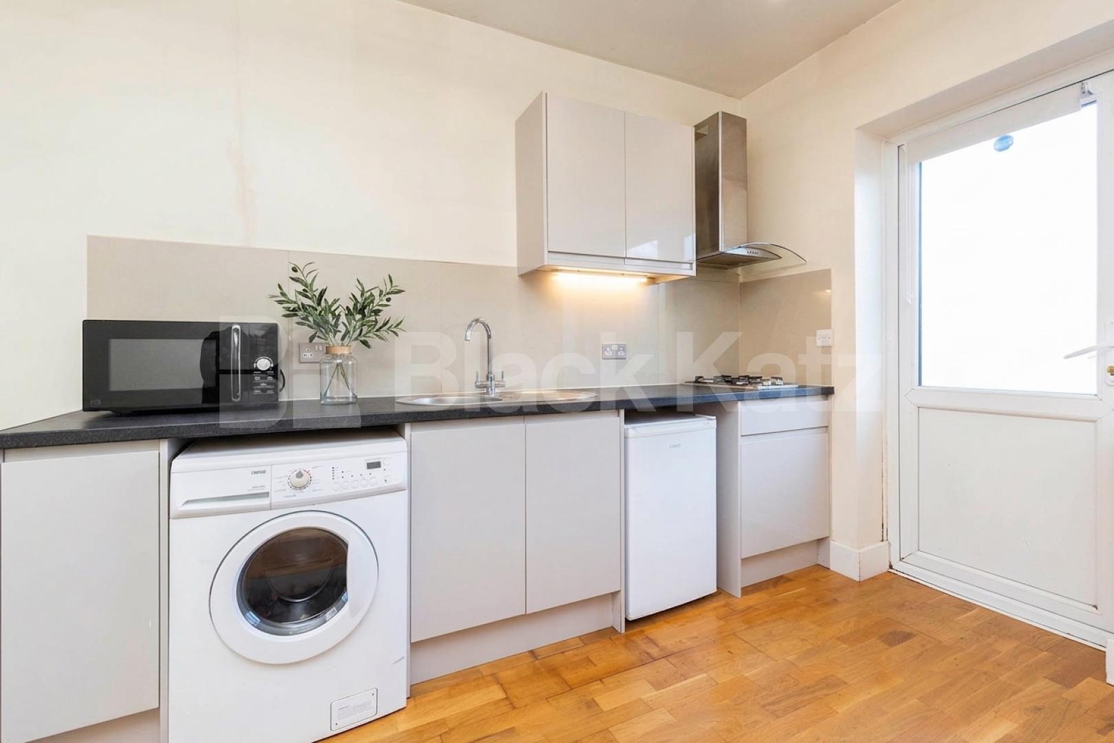 We are pleased to present this modern studio apartment in the heart of Cricklewood that benefits from its own entrance Hendon Way, London, NW2 (Inclusive of Wifi, water and hot water),  London