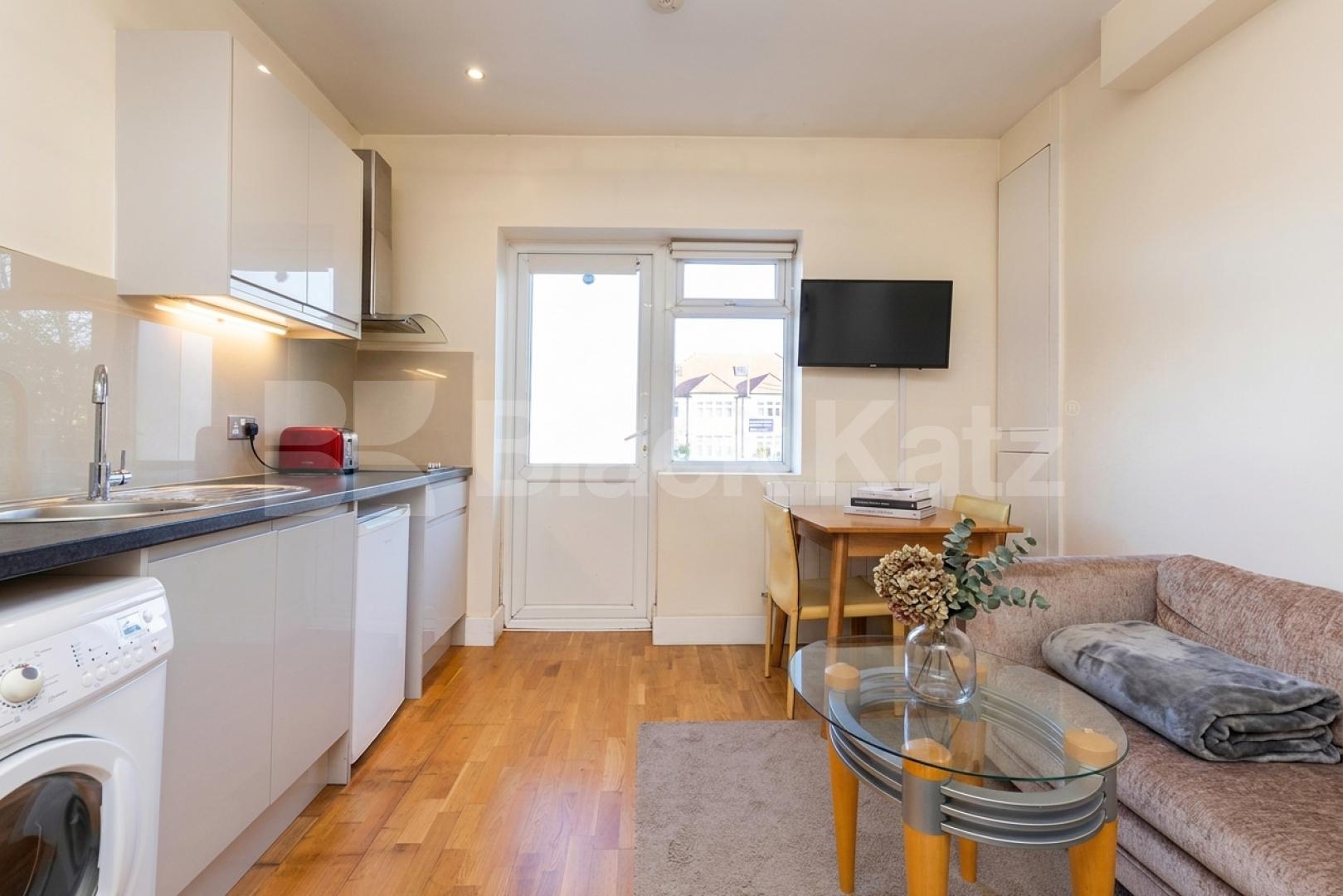 We are pleased to present this modern studio apartment in the heart of Cricklewood that benefits from its own entrance Hendon Way, London, NW2 (Inclusive of Wifi, water and hot water),  London