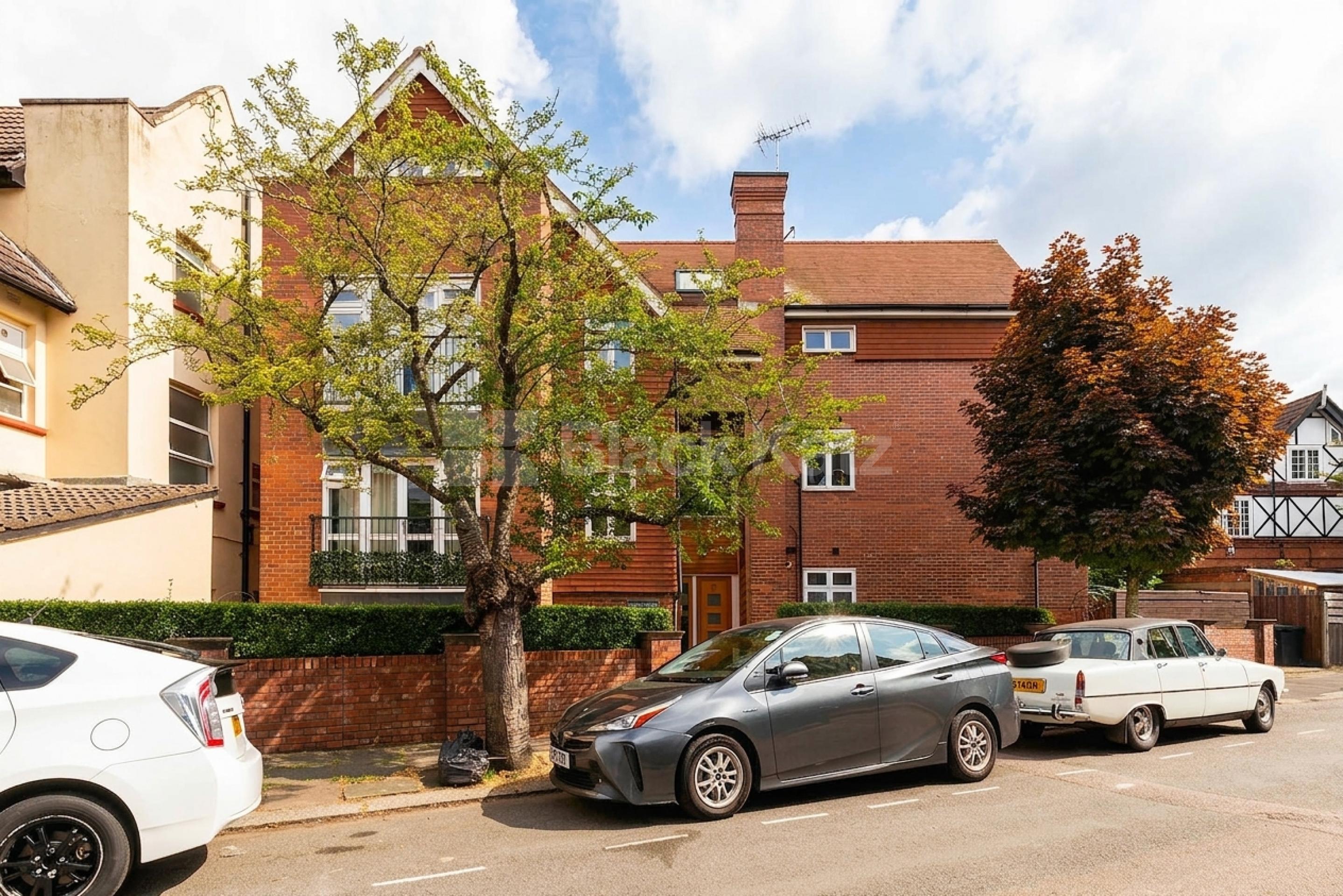 This beautifully presented one bedroom apartment is set on first floor of charming modern development located stone throw away from all the trendy bars, restaurants and shops of Willesden Green Heathfield Park, Lotus House, NW2,  Lotus House NW2