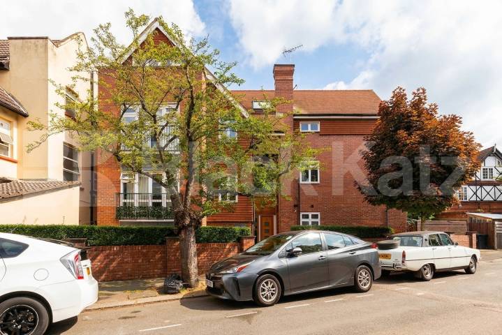 This beautifully presented one bedroom apartment is set on first floor of charming modern development located stone throw away from all the trendy bars, restaurants and shops of Willesden Green Heathfield Park, Lotus House, NW2,  Lotus House