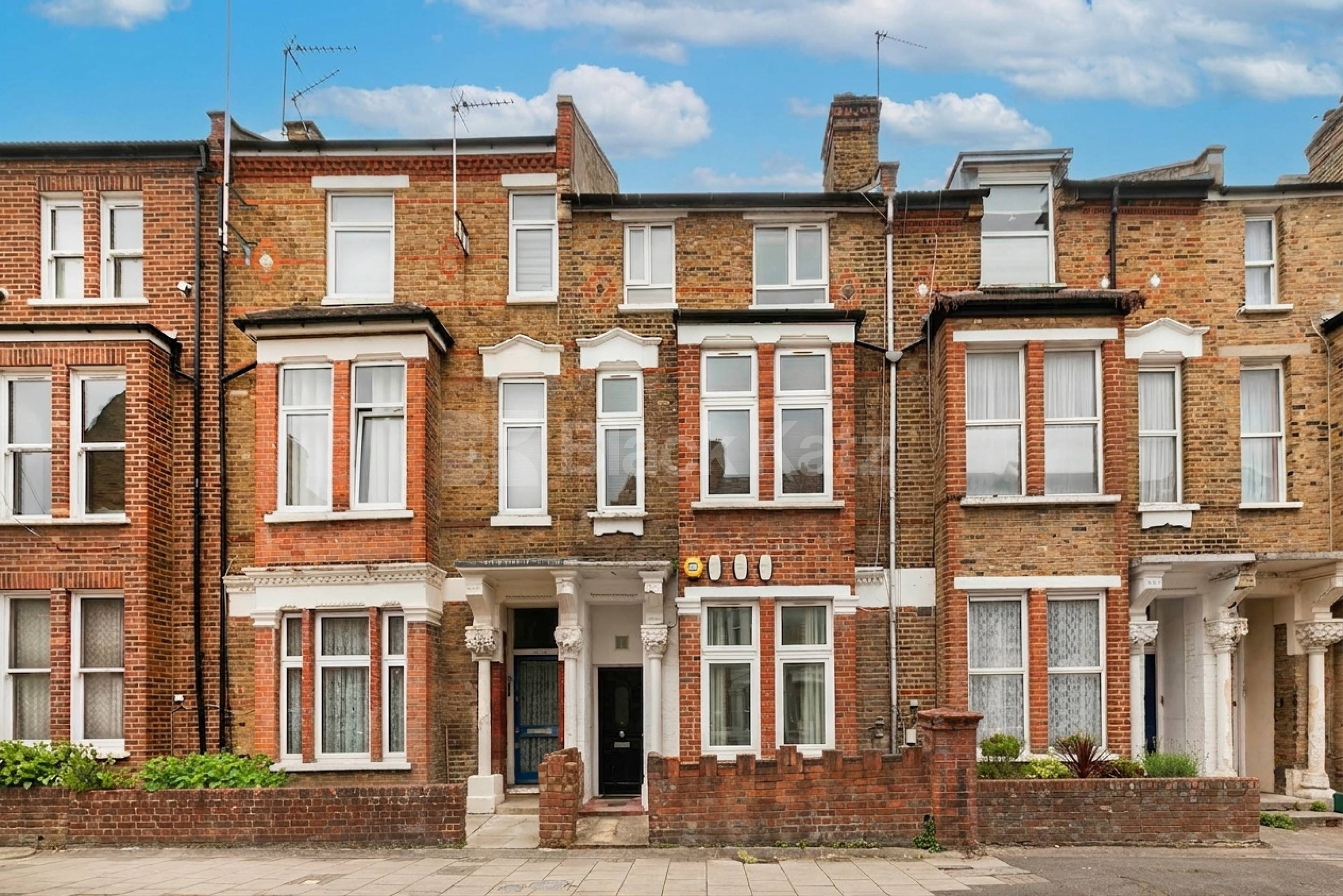 Located on the sought-after Charteris Road in the heart of Queens Park, this beautifully redecorated two-bedroom, two-bathroom apartment offers stylish and contemporary living.The property features two generous double bedrooms, both with space for de Charteris Road, Queens Park, NW6,  London NW6