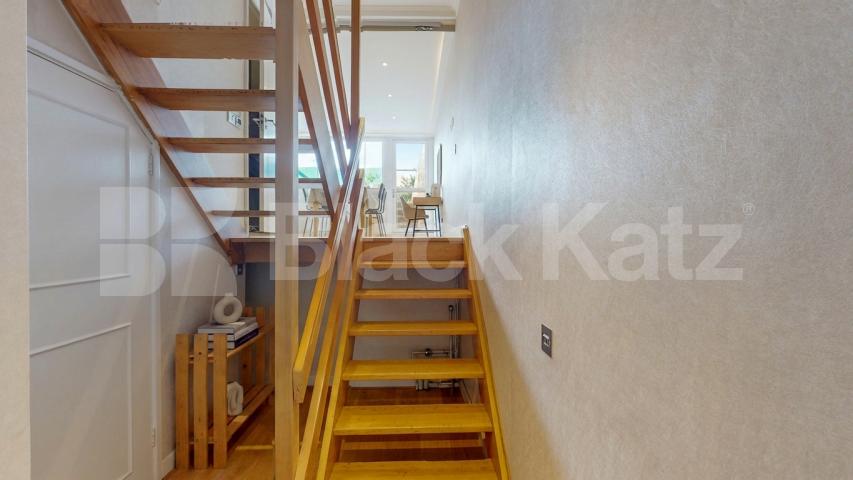 This spacious and stylish three-bedroom apartment is perfectly situated in the heart of West Hampstead, one of London’s most sought-after residential neighbourhoods Netherwood Street, West Hampstead, NW6 (Inclusive of gas),  Webheath Netherwood Street
