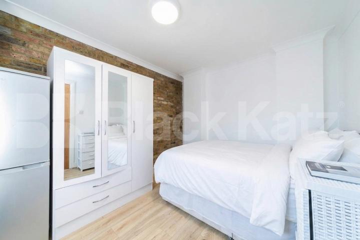 A well-presented two-bedroom property available to rent on Burnley Road, Dollis Hill Burnley Road, Dollis Hill, NW10 (Inclusive of gas and water),  London