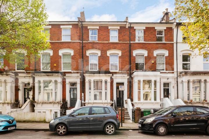 We are pleased to present this lovely two double bedroom apartment in a house conversion on the border of West Hampstead and Kilburn Iverson Road, London, NW6,  London