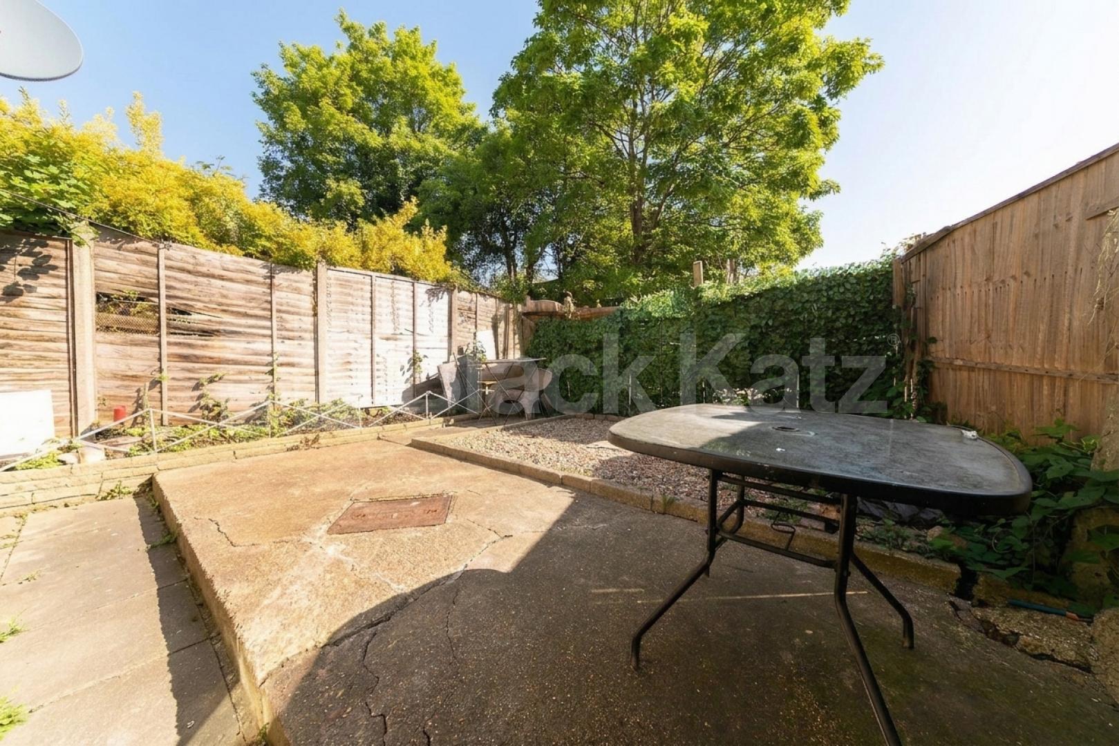 Available Now-Furnished or Unfurnished / Suitable for Sharers or a Family Claremont Road, London, NW2,  London