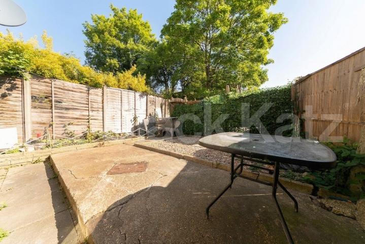 Available Now-Furnished or Unfurnished / Suitable for Sharers or a Family Claremont Road, London, NW2,  London