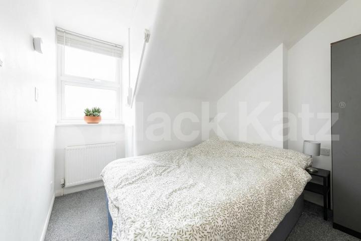 A well-presented and bright two-bedroom apartment located on Burnley Road, Dollis Hill, NW10.The property features a spacious open-plan living and kitchen area, flooded with natural light, creating a welcoming and airy atmosphere Burnley Road, Dollis Hill, NW10,  London