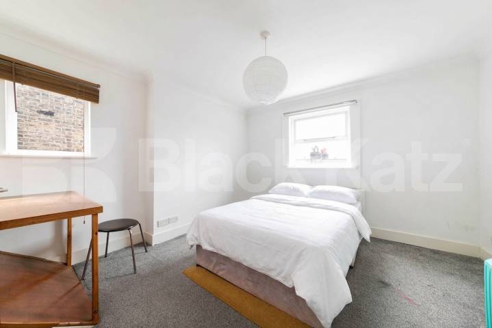 Spacious and well-presented four-bedroom, two-bathroom property located on Harrow Road, NW10, offering generous living accommodation in a convenient and well-connected location Harrow Road, London, NW10,  London