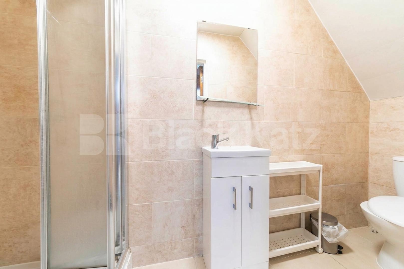 Spacious and well-presented four-bedroom, two-bathroom property located on Harrow Road, NW10, offering generous living accommodation in a convenient and well-connected location Harrow Road, London, NW10,  London