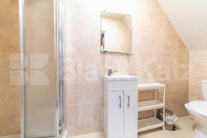 Spacious and well-presented four-bedroom, two-bathroom property located on Harrow Road, NW10, offering generous living accommodation in a convenient and well-connected location Harrow Road, London, NW10,  London