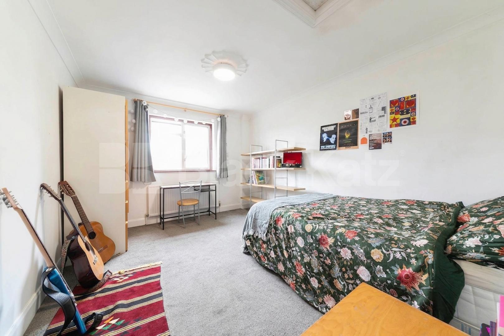 Well-presented three-bedroom furnished property located in the desirable Heathfield Park, NW2 Heathfield Park, London, NW2,  London