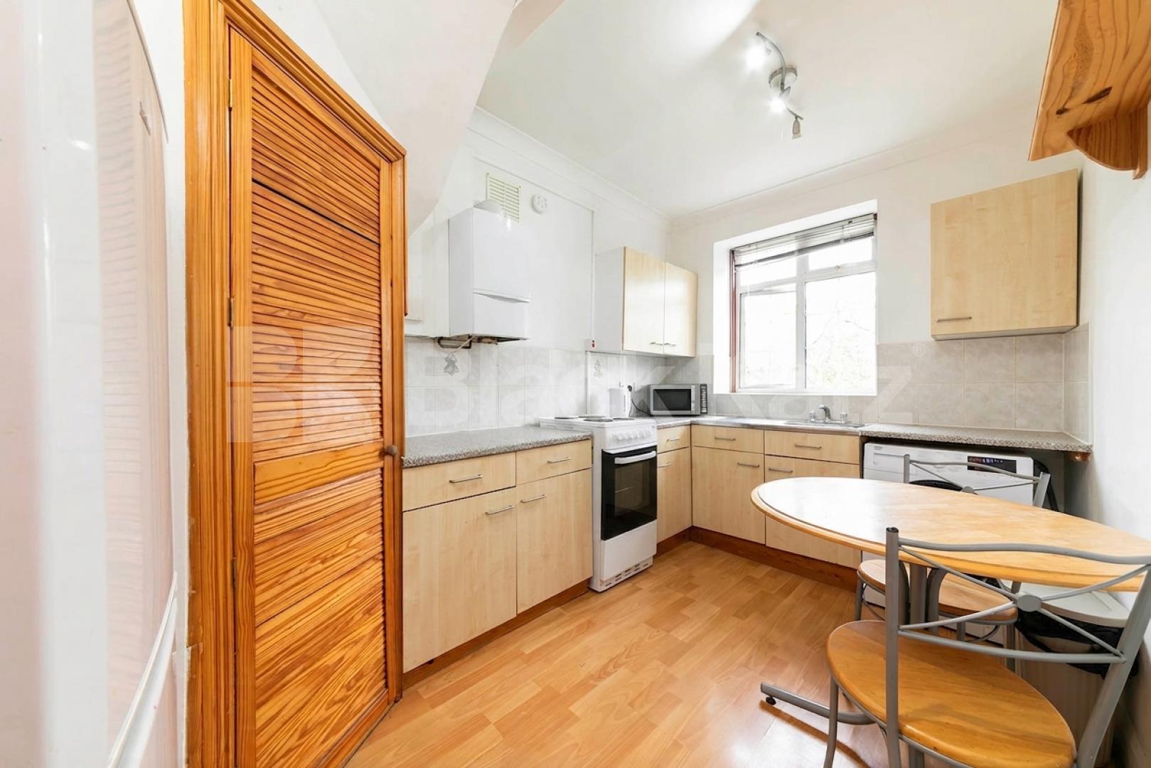 Well-presented three-bedroom furnished property located in the desirable Heathfield Park, NW2 Heathfield Park, London, NW2,  London