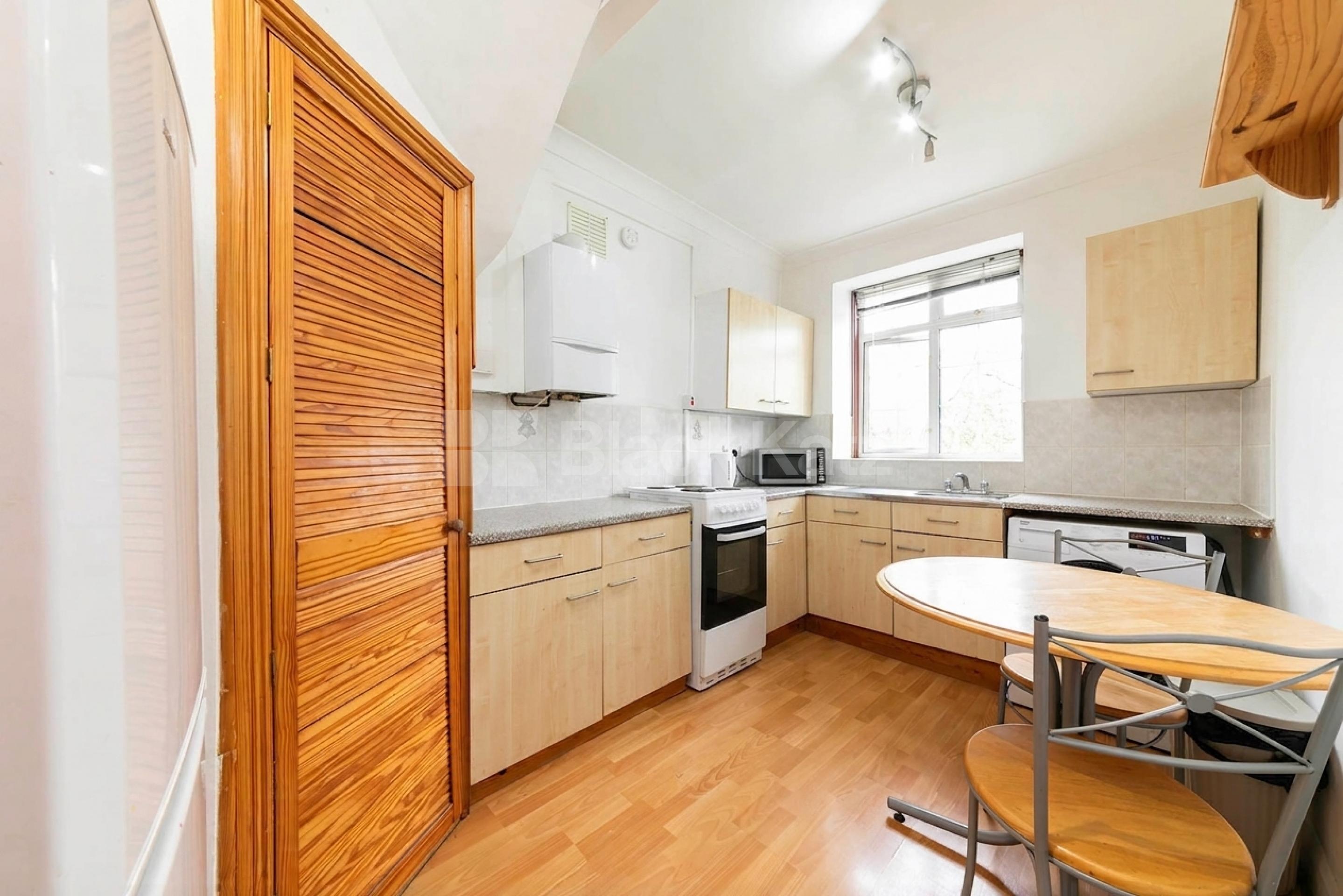 Well-presented three-bedroom furnished property located in the desirable Heathfield Park, NW2 Heathfield Park, London, NW2,  London NW2