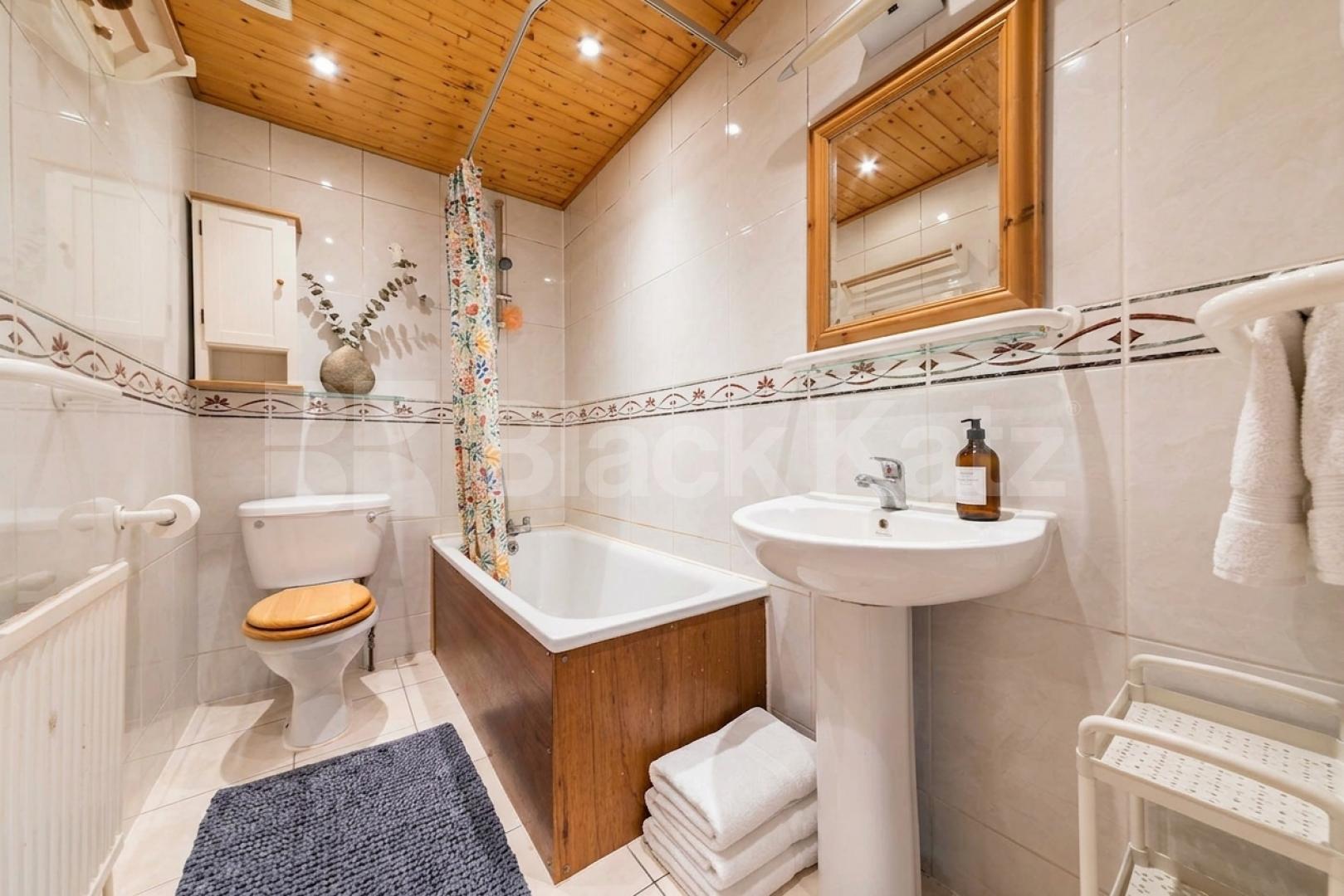 Well-presented three-bedroom furnished property located in the desirable Heathfield Park, NW2 Heathfield Park, London, NW2,  London