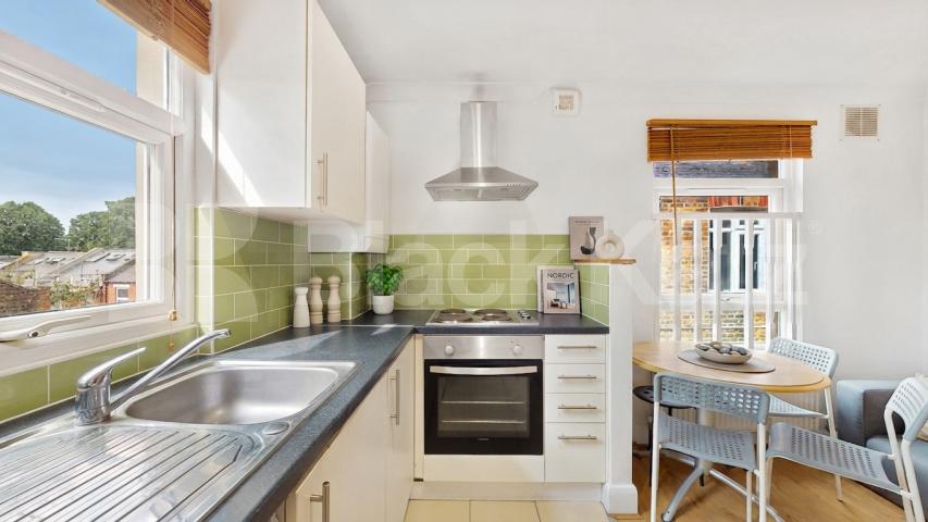 We are happy to present this lovely three double bedroom apartment located in Brondesbury area Willesden Lane, London, NW6,  London