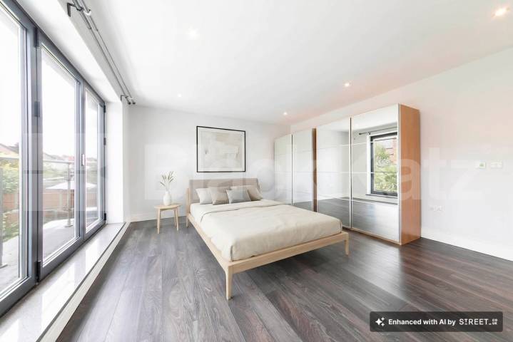 **£500 towards your moving costs** Available from the start of June, this exceptional five-bedroom home has been recently renovated to a high standard, offering modern, spacious living in a highly convenient location.The property comprises five larg Burnley Road, Dollis Hill, NW10 (£500 towards your moving costs),  London