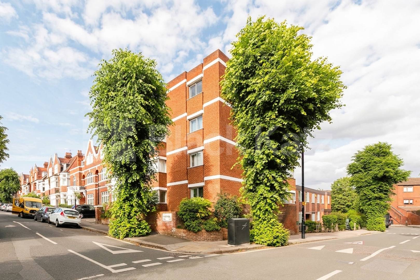 UNDERGROUND PARKING SPACEWe are delighted to offer for rent this lovely, homely one bedroom apartment set on the raised ground floor of a private purpose built block Lymington Road, London, NW6,  London