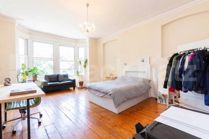Perfectly located on Finchley Road, this four bedroomed flat boasts high ceilings and modern finishing  Finchley Road, London, NW3,  London