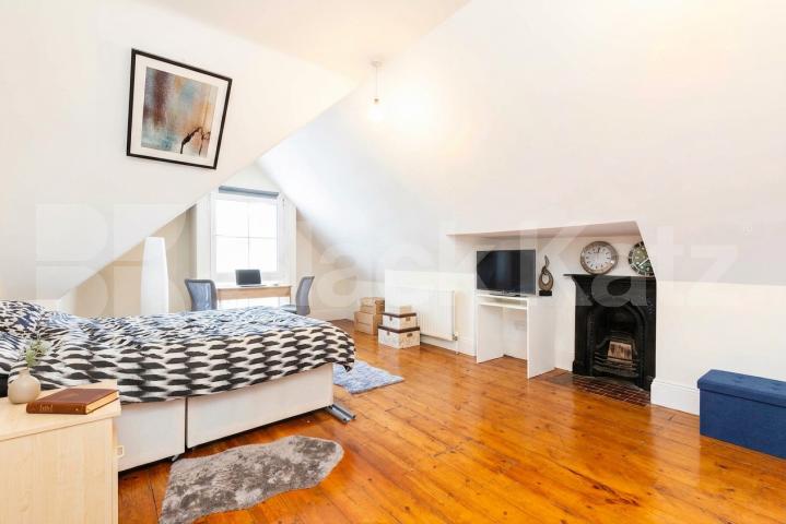 Perfectly located on Finchley Road, this four bedroomed flat boasts high ceilings and modern finishing  Finchley Road, London, NW3,  London