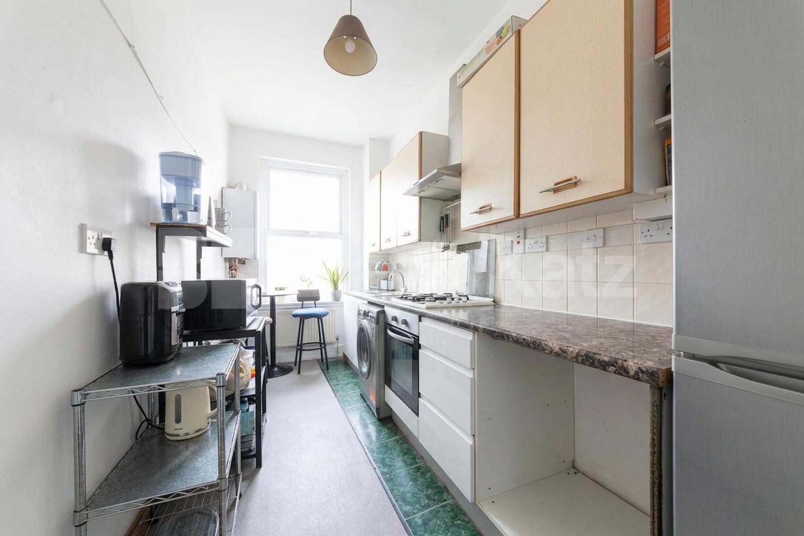 A well-presented and fully furnished two-bedroom first-floor flat located on the popular Chamberlayne Road, NW10.The property offers two good-sized bedrooms, a bright and spacious reception room, a separate fully fitted kitchen, and a modern family b Chamberlayne Road, Kensal rise, NW10,  London