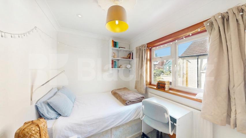 A spacious and well-maintained three double bedroom apartment situated in the popular Grosvenor Gardens area of Willesden Green, NW2 Grosvenor Gardens, London, NW2,  London