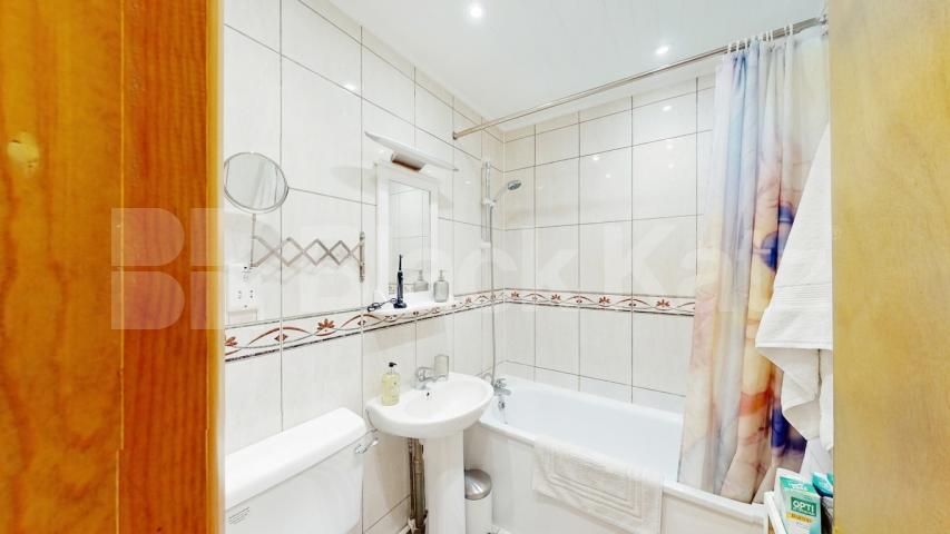 A spacious and well-maintained three double bedroom apartment situated in the popular Grosvenor Gardens area of Willesden Green, NW2 Grosvenor Gardens, London, NW2,  London