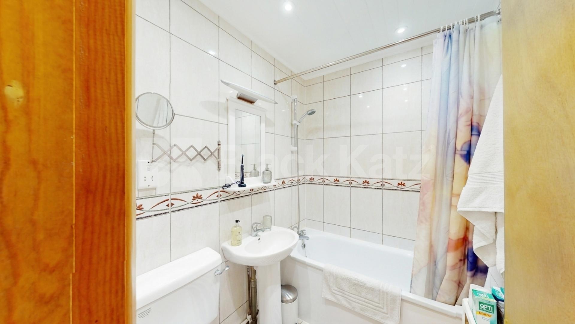 A spacious and well-maintained three double bedroom apartment situated in the popular Grosvenor Gardens area of Willesden Green, NW2 Grosvenor Gardens, London, NW2,  London
