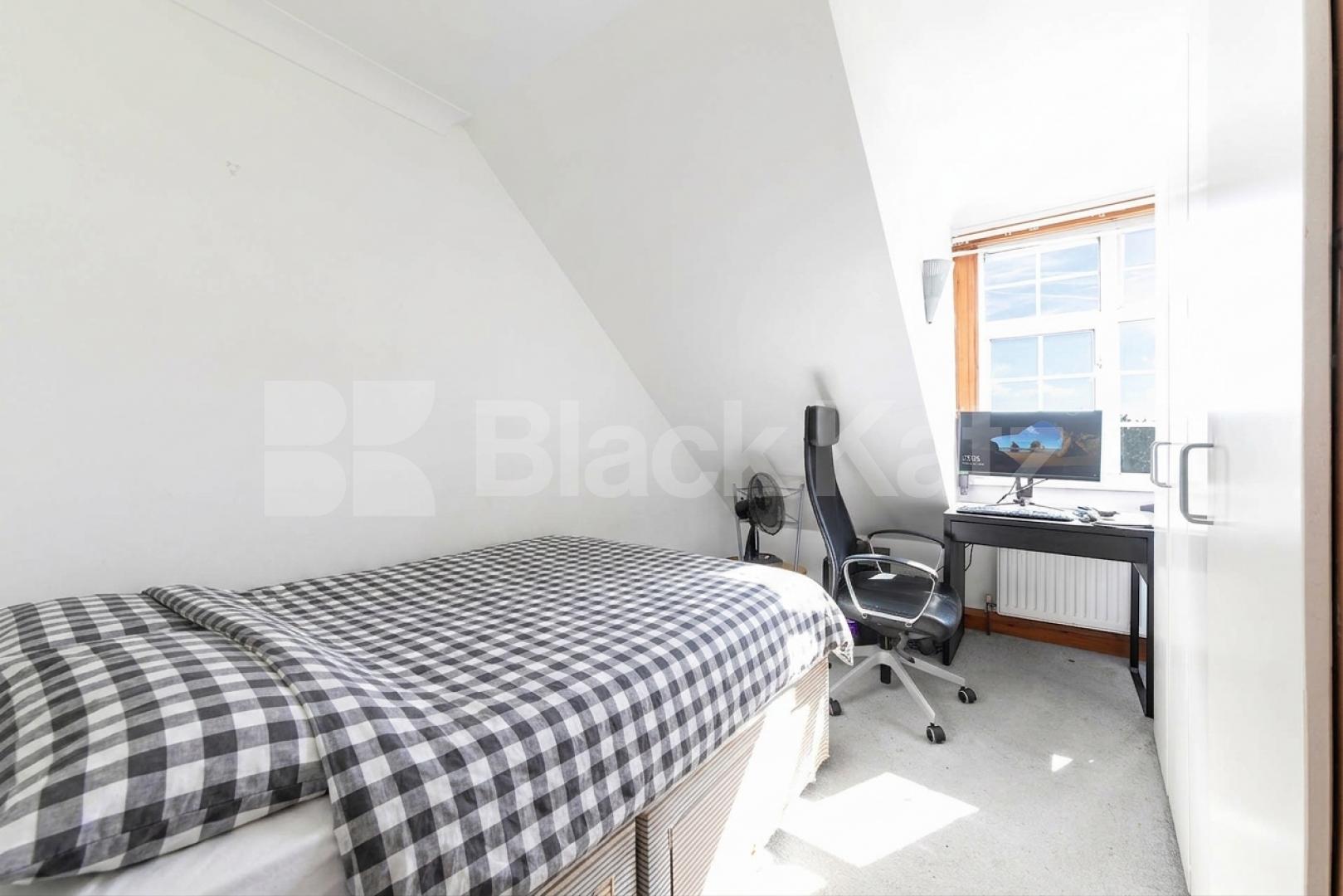 A well-presented and spacious two double bedroom apartment in a convenient location, just a short walk from Jubilee Station, offering excellent transport links.The property comprises two generous double bedrooms, a bright and comfortable separate lou Burnley Road, London, NW10,  London