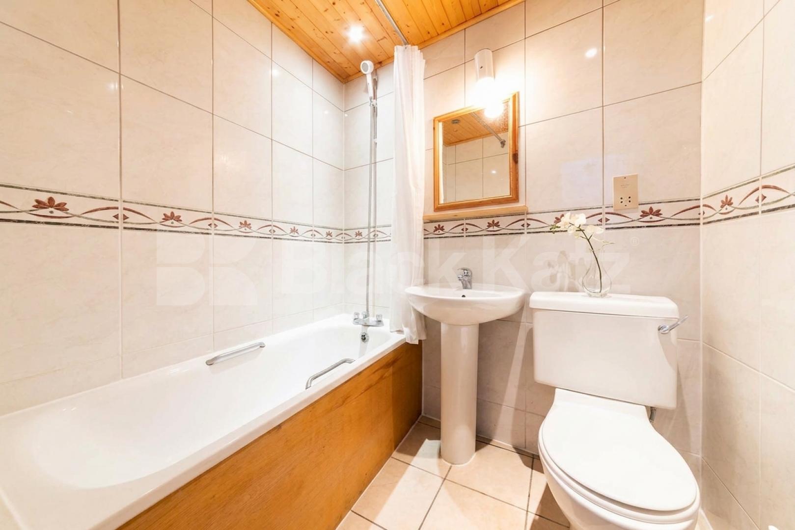 A well-presented and spacious two double bedroom apartment in a convenient location, just a short walk from Jubilee Station, offering excellent transport links.The property comprises two generous double bedrooms, a bright and comfortable separate lou Burnley Road, London, NW10,  London