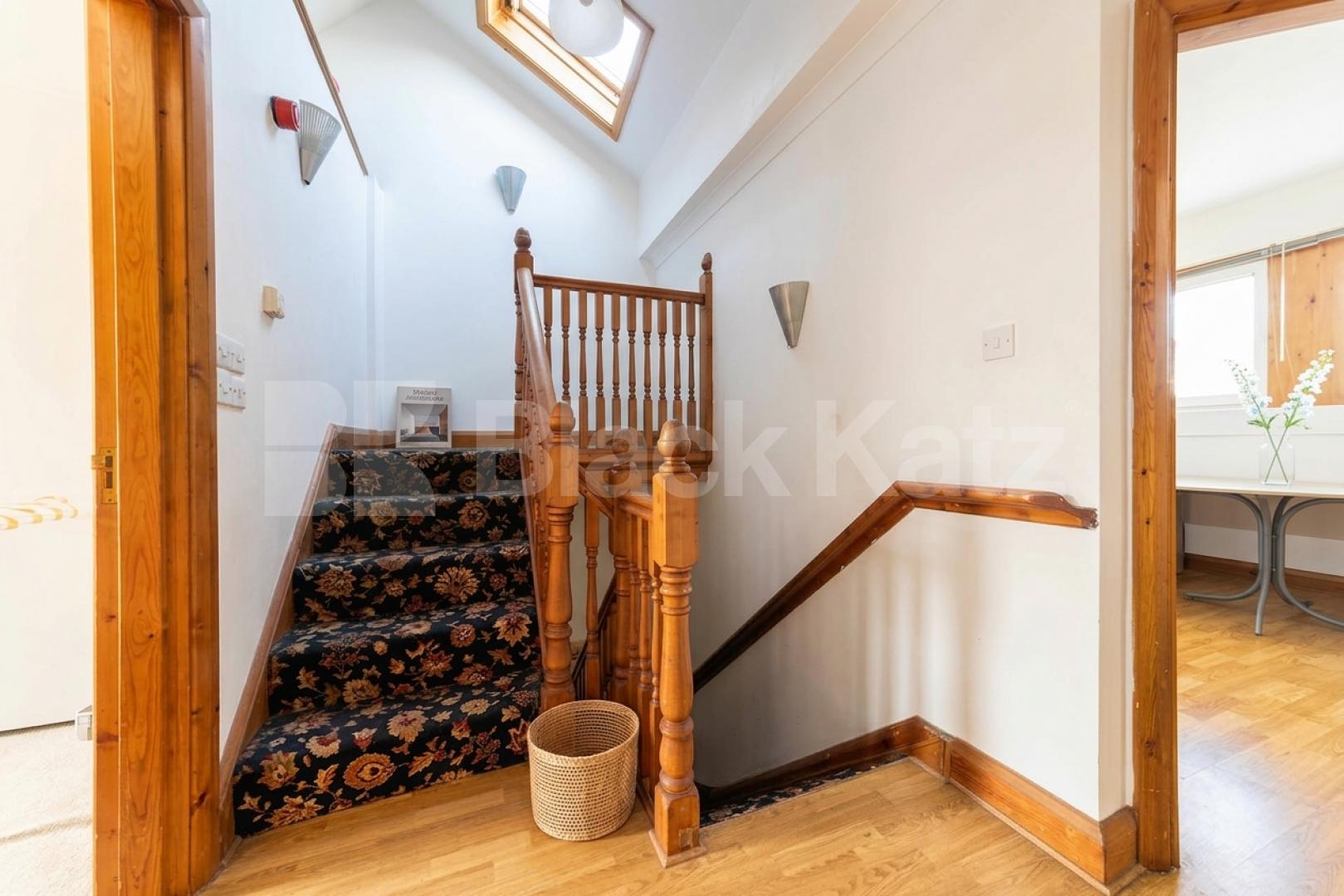 A well-presented and spacious two double bedroom apartment in a convenient location, just a short walk from Jubilee Station, offering excellent transport links.The property comprises two generous double bedrooms, a bright and comfortable separate lou Burnley Road, London, NW10,  London