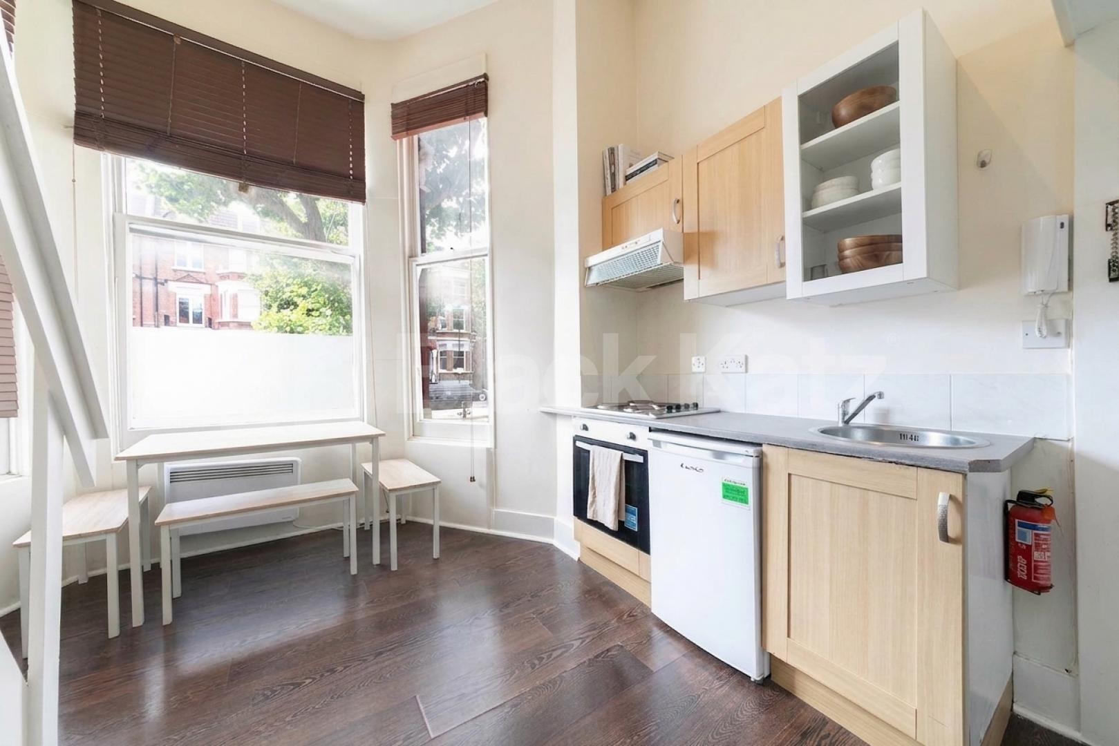 A well-presented mezzanine studio apartment situated on the sought-after Sutherland Avenue, W9, available from the end of August.This bright and cleverly designed studio features an open-plan living area with a modern kitchen, dining space and comfor Sutherland Avenue, London, W9,  London