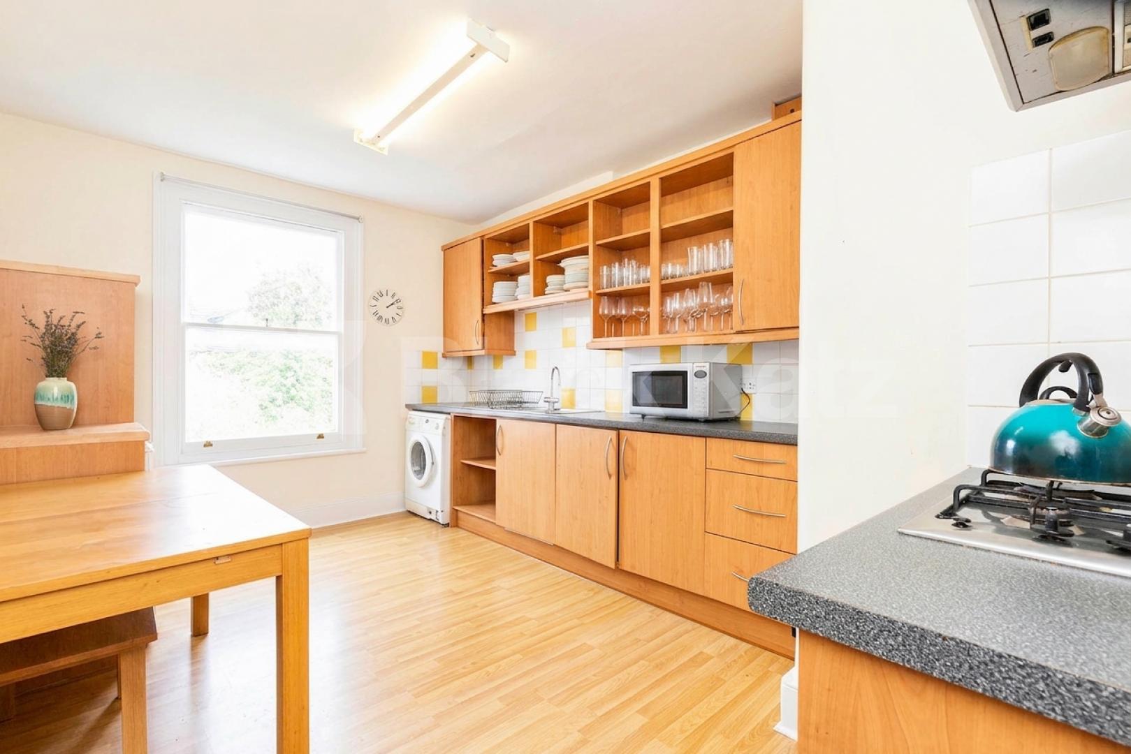 Available from the end of August, this well-presented furnished apartment offers bright and spacious accommodation in a popular residential location.The property comprises three generous double bedrooms, a large separate reception room providing exce Fordwych Road, London, NW2,  London