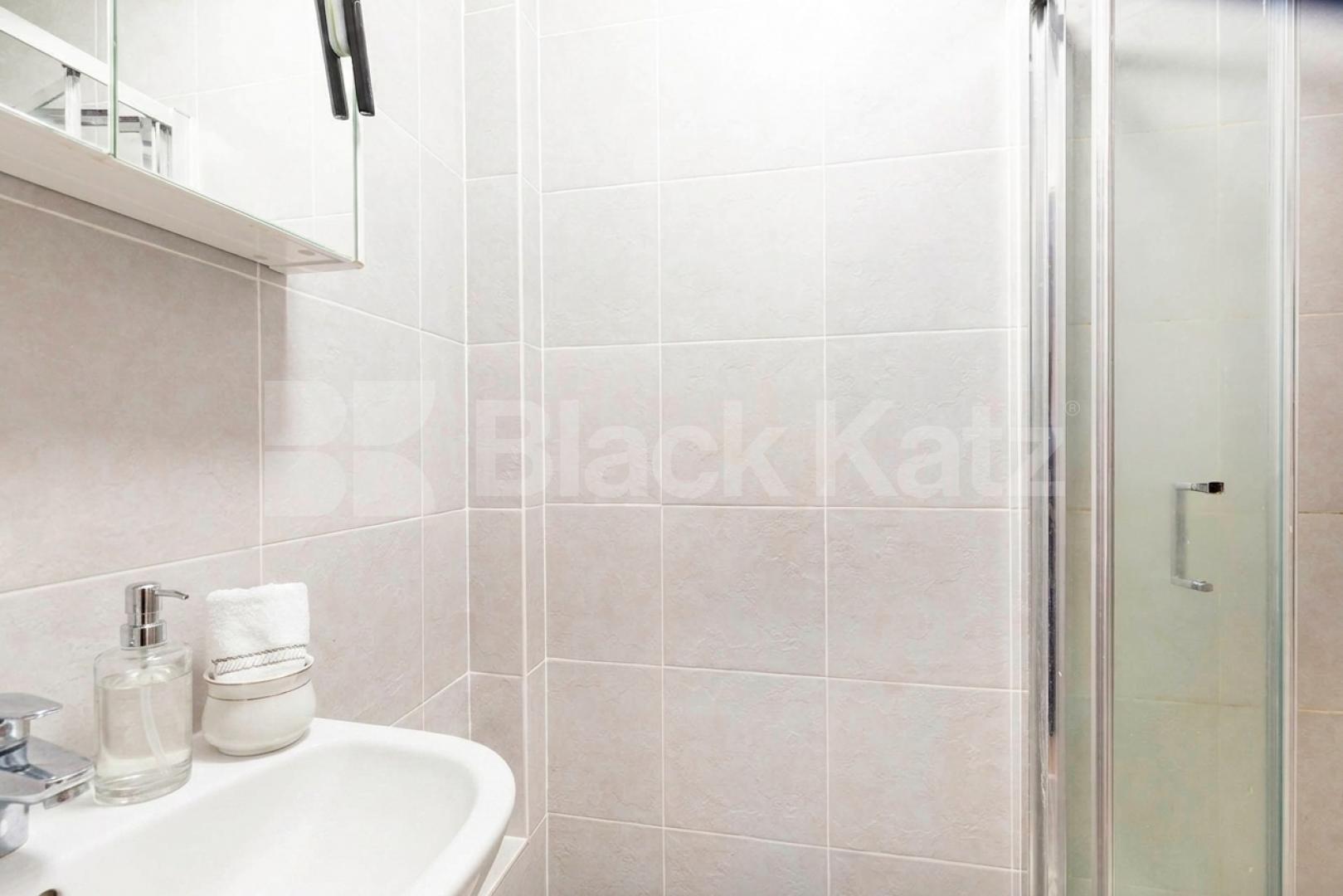 Available from the end of August, this well-presented furnished apartment offers bright and spacious accommodation in a popular residential location.The property comprises three generous double bedrooms, a large separate reception room providing exce Fordwych Road, London, NW2,  London