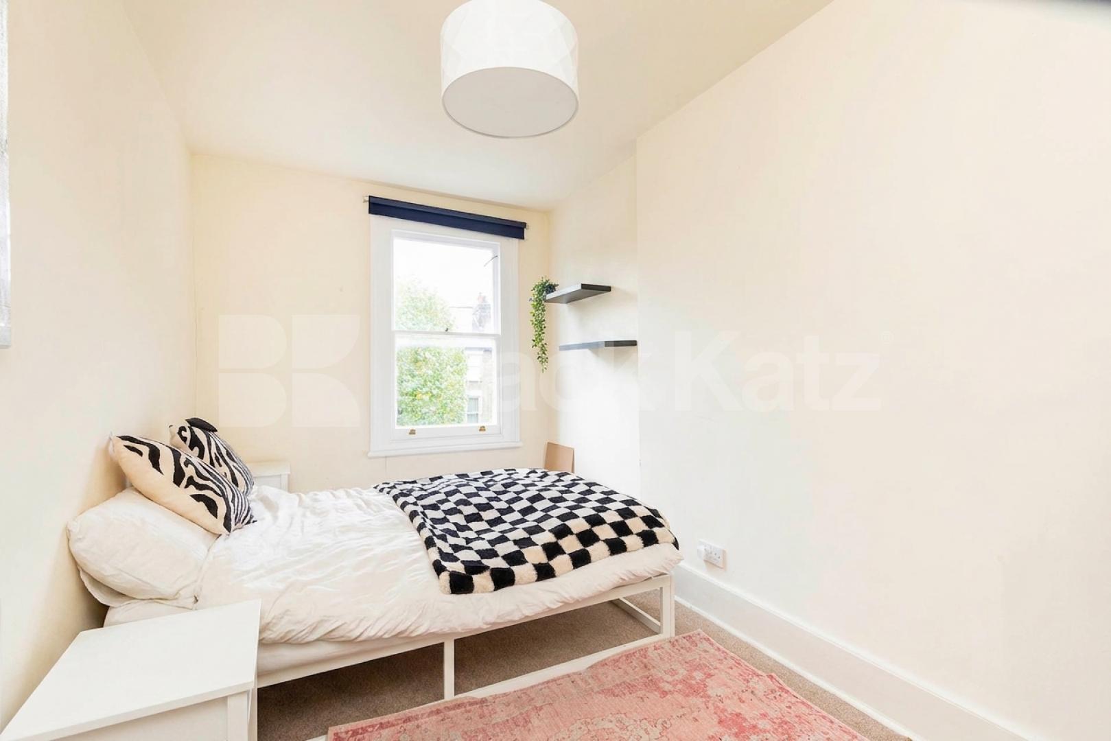 Available from the end of August, this well-presented furnished apartment offers bright and spacious accommodation in a popular residential location.The property comprises three generous double bedrooms, a large separate reception room providing exce Fordwych Road, London, NW2,  London