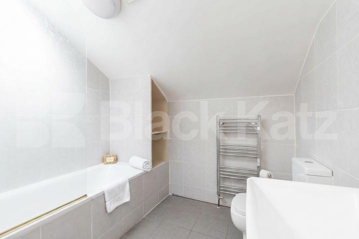 Available from the end of August, this well-presented furnished apartment offers bright and spacious accommodation in a popular residential location.The property comprises three generous double bedrooms, a large separate reception room providing exce Fordwych Road, London, NW2,  London