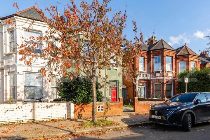 Finished to a high standard, the house features a newly refurbished interior, contemporary fixtures and fittings, and spacious accommodation throughout.Ideally located in NW2, the property provides excellent access to local amenities, transport links Fordwych Road, London, NW2,  London