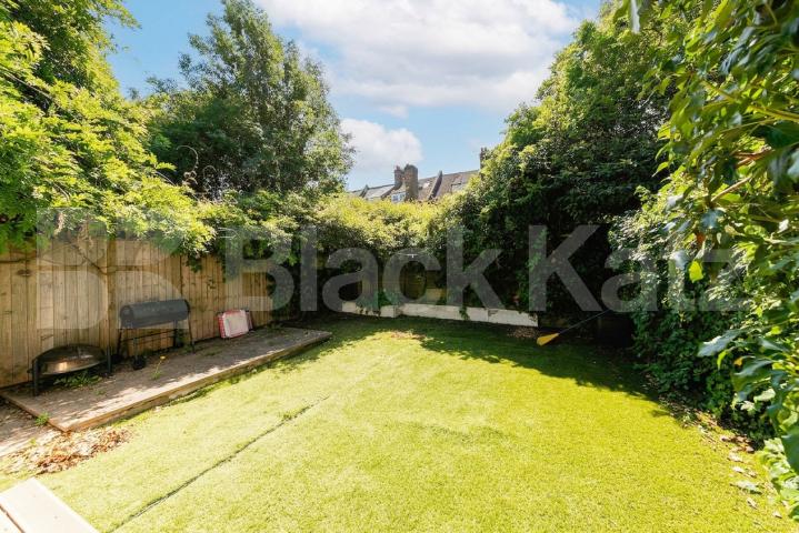 Spacious and beautifully presented 3-bedroom, 2-bathroom apartment located on sought-after Dyne Road, NW6 Dyne Road, London, NW6,  London
