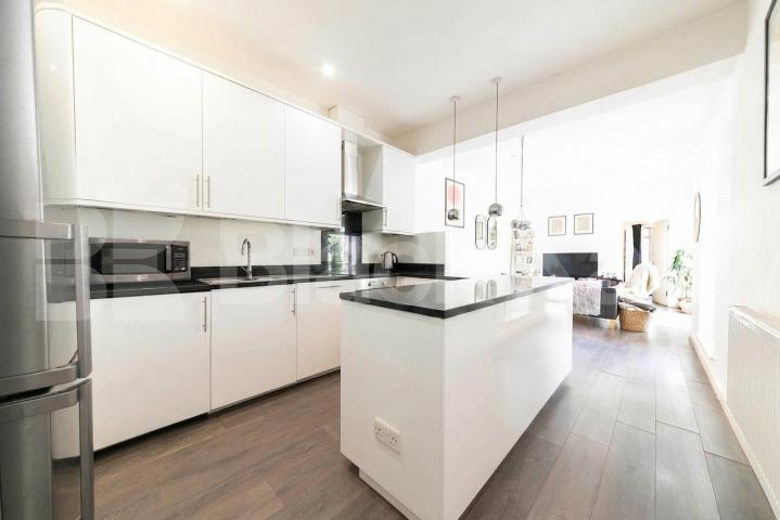 Spacious and beautifully presented 3-bedroom, 2-bathroom apartment located on sought-after Dyne Road, NW6 Dyne Road, London, NW6,  London