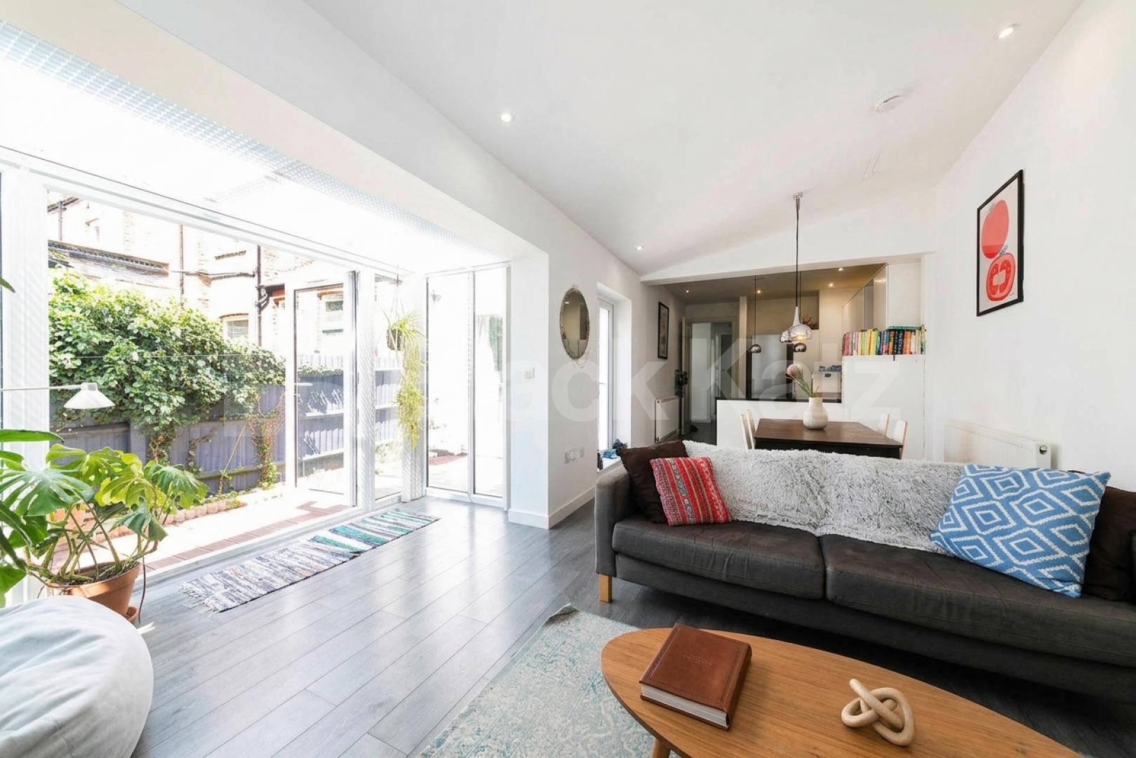 Spacious and beautifully presented 3-bedroom, 2-bathroom apartment located on sought-after Dyne Road, NW6 Dyne Road, London, NW6,  London