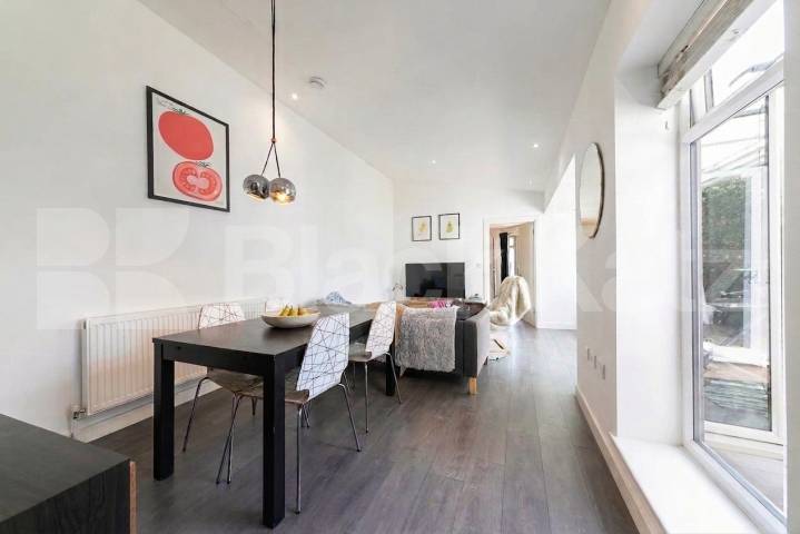 Spacious and beautifully presented 3-bedroom, 2-bathroom apartment located on sought-after Dyne Road, NW6 Dyne Road, London, NW6,  London