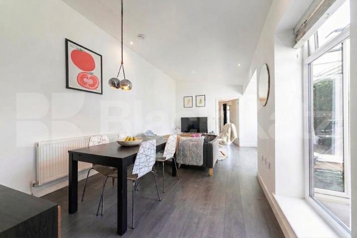 Spacious and beautifully presented 3-bedroom, 2-bathroom apartment located on sought-after Dyne Road, NW6 Dyne Road, London, NW6,  London