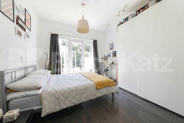 Spacious and beautifully presented 3-bedroom, 2-bathroom apartment located on sought-after Dyne Road, NW6 Dyne Road, London, NW6,  London
