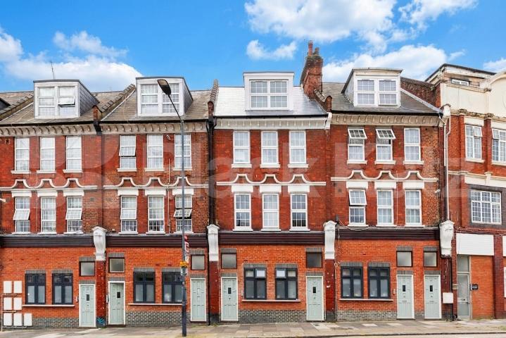 A spacious and well-presented furnished studio flat situated on the popular Burnley Road in Dollis Hill, NW10 Burnley Road, Dollis Hill, NW10(Inclusive of Gas and Water),  London