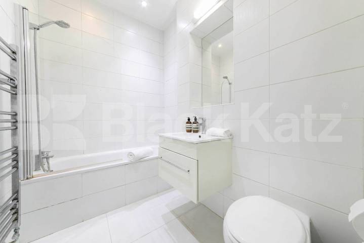 Spacious and beautifully presented 3-bedroom, 2-bathroom apartment located on sought-after Dyne Road, NW6 Dyne Road, London, NW6,  London