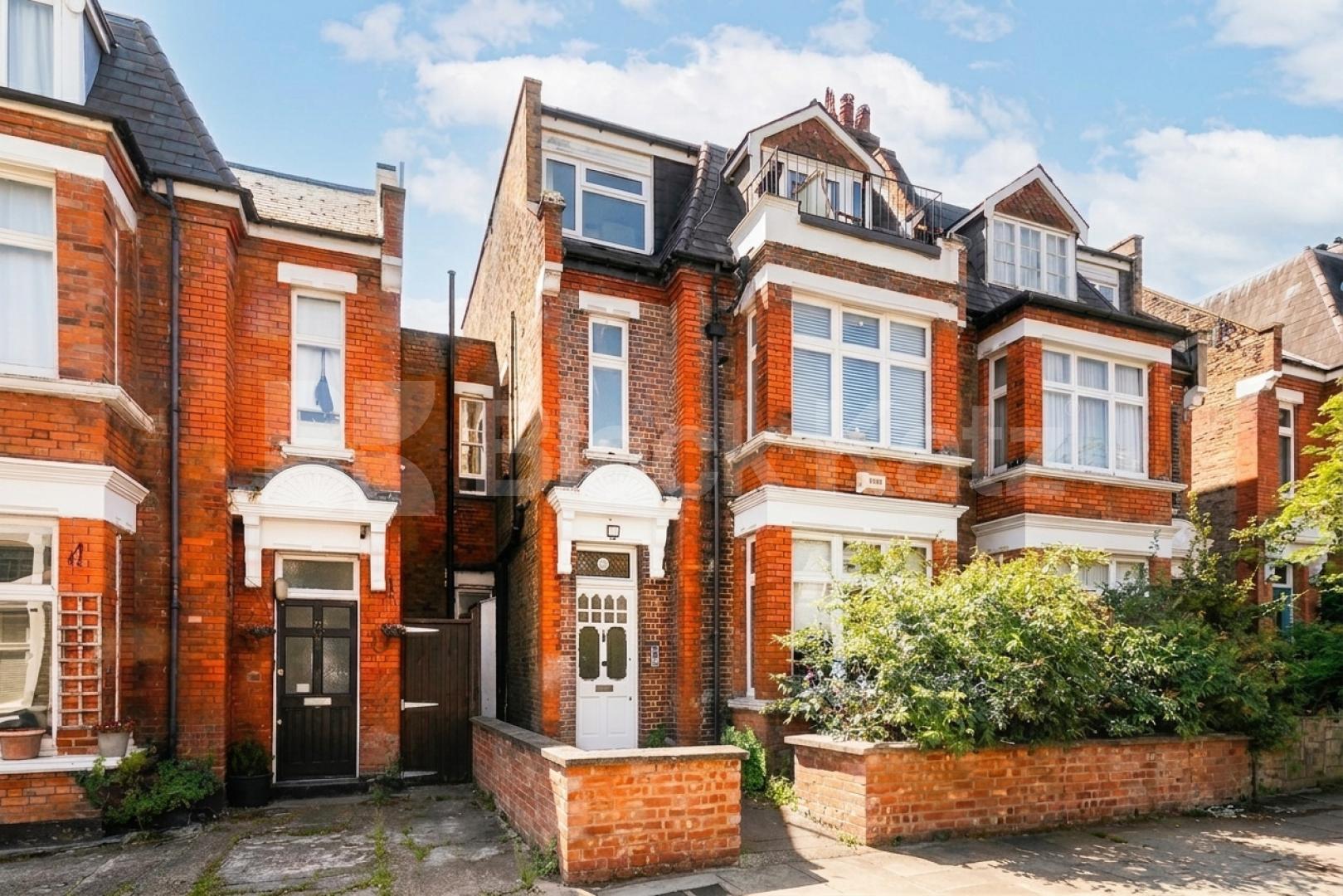 Spacious and beautifully presented 3-bedroom, 2-bathroom apartment located on sought-after Dyne Road, NW6 Dyne Road, London, NW6,  London
