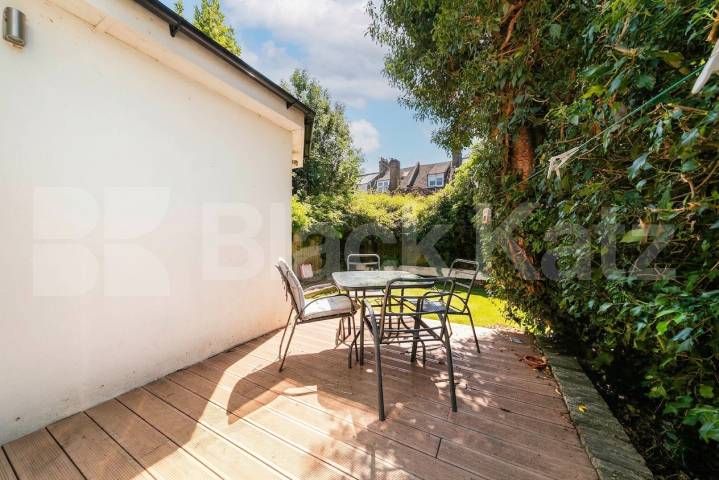 Spacious and beautifully presented 3-bedroom, 2-bathroom apartment located on sought-after Dyne Road, NW6 Dyne Road, London, NW6,  London